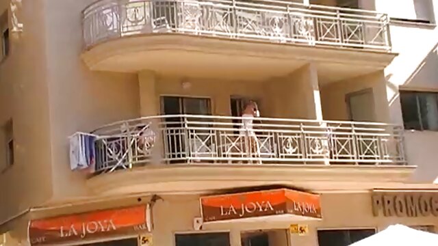 Καλύτερο πορνό :  Τα μοντέλα με αλογοουρές μαθαίνουν ένα νέο είδος τέχνης που ονομάζεται τρίο Ταινίες για ενήλικες 